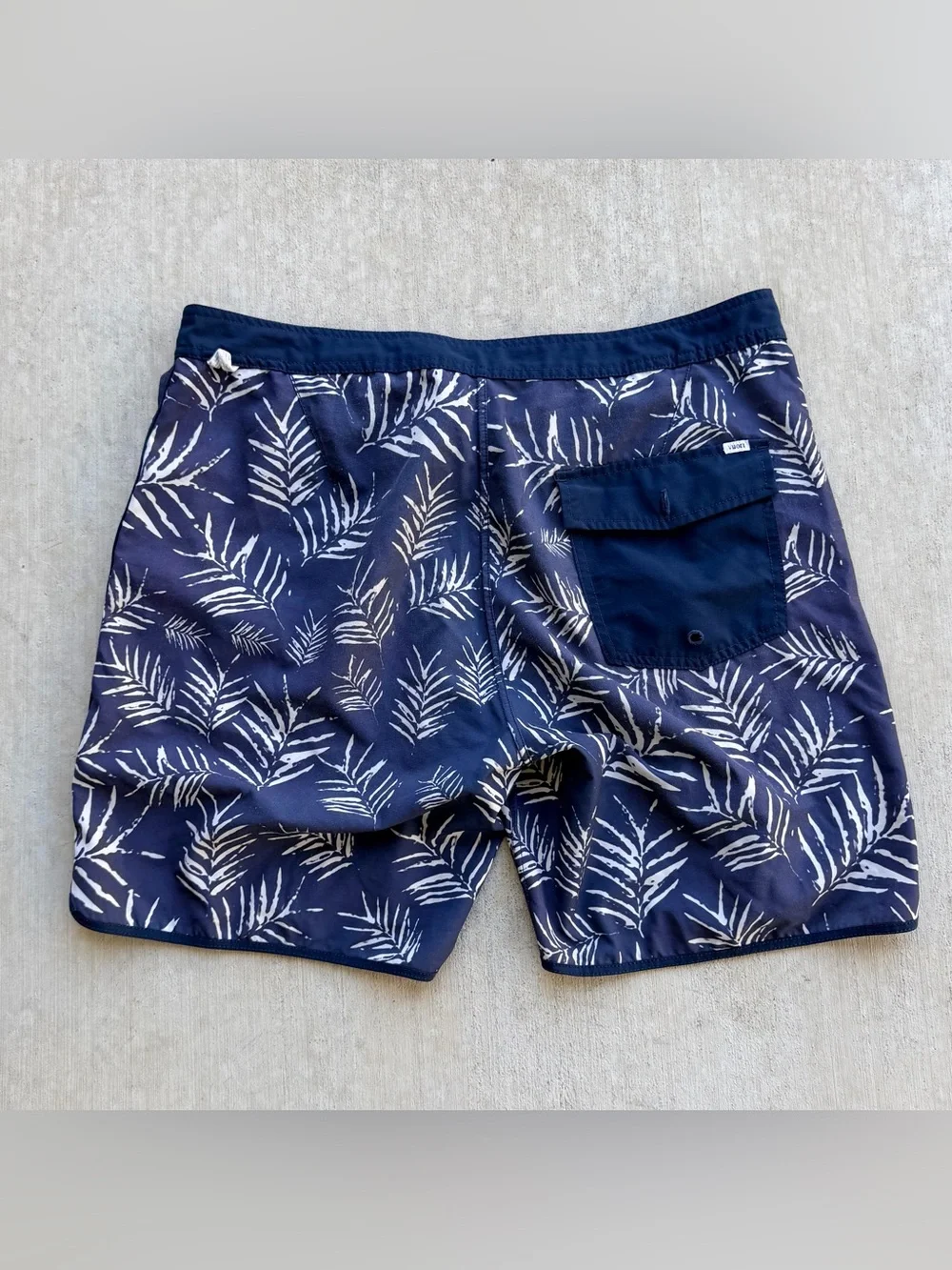 Vuori Cruise Board Shorts Floral All Over Print Men Size 34